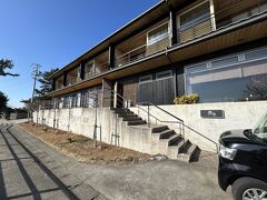 船に乗った時にお宿に電話しておいたので港に迎えに来て頂いて車でお宿まで。
写真はありませんがお宿近くはめっちゃ狭～い道で私には無理！って道を
スイッスイと運転されてあっという間に到着。　