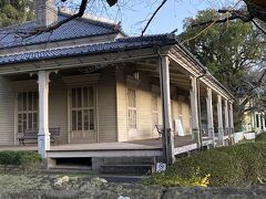 オランダ坂を上ると、1868年建設の東山手十二番館。
もう18：30なので営業終了してました。