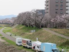 駅前から足羽川に歩くこと約10分