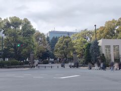 たまたま前を通りかかった『日比谷公園』。きっと桜あるよね～と園内へ。