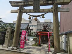 北の庄通りを駅に向かって歩くと北の庄城跡に柴田勝家の神社があり、昔より手を加えられて豪華に