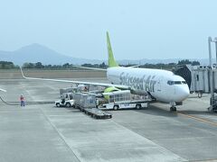 【鹿児島空港】11:10

約10分程遅れて鹿児島空港に到着しました。20度を超えて暖かい一日になりそうです。

