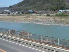 車窓からの日本ラインの眺望