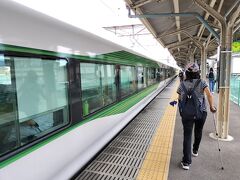 13:51、列車は伊香保温泉の最寄り駅、渋川駅に到着、下車します。