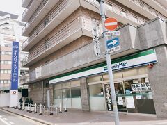 ホテルに荷物を置きます