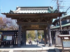 【妙本寺】
総門