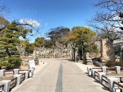 初日は岡山城から。