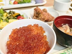 おはようございます。

滞在２日目の朝は、いくらかけ放題の美味しい朝食ビュッフェからスタート。