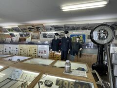 駅前には半田市鉄道資料館があります

懐かしい電車関連グッズが展示してありました