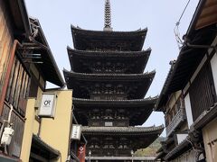 やはり京都に来たら八坂の塔を見なければ。。。
