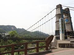十分駅から程近い場所にある「静安吊橋」。1947年に炭鉱を運ぶ目的で建設され、採掘終了後は歩行者用に整備されています。