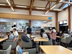 地産地消レストラン「お勝手場」は満席。ほとんどがリニア見物客でしょう。