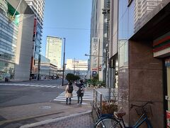 ３日目の朝です。

今日の朝はホテルに朝食をつけていないので娘の希望で「朝マック」。
ホテルから静岡駅へ歩いて向かいます。２分なので楽々。