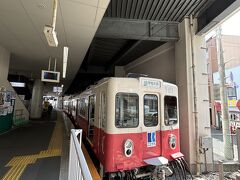 隣の瓦町駅で志度線に乗り換えます
こっちの色もいいですね