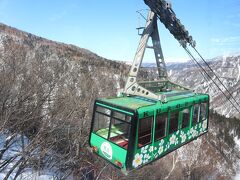 4日目も、たっぷり雪を楽しむために！！旭川から（紅葉で有名な）層雲峡のロープウェイに乗り、