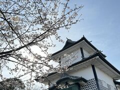 石川門の桜も満開前。