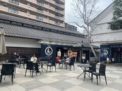 川越駅から徒歩で時の鐘方面に向かいます。
食べ歩きと迷いましたが、途中の小江戸蔵里でランチにすることに。