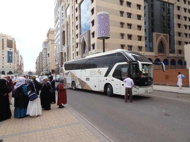 とにかくすごい数の巡礼者です。