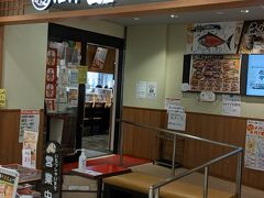 その後は駅ビルに入っている「沼津魚がし鮨 流れ鮨 静岡パルシェ店」でちょっとだけ寿司を。祭りでどこもかしくも人が多すぎなのでサクッと食べられるお店にしました