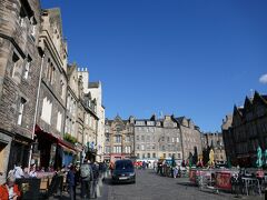 かつては死刑執行場として使われていた場所らしいですが
そんな面影は全くなく、明るく賑やかな広場です。