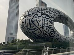 ドバイを代表する建物の一つ、未来博物館。
