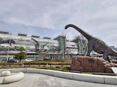 駅舎にまで恐竜が描かれています☆
そして、恐竜の首が時々動きます。そして鳴きます☆