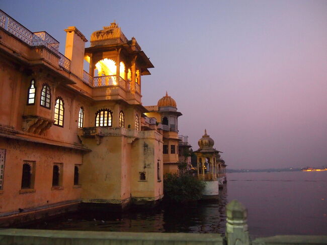 この時間帯の「ピチョーラー湖」へ3日続けて来ました。<br />毎回色が変わりゆく風景を眺めながら、旅に出られるありがたさを感じました。