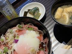 京都駅に戻ってきました

この旅　二度目の　はしたて
ローストビーフ丼　お肉美味しいし　柔らかいし