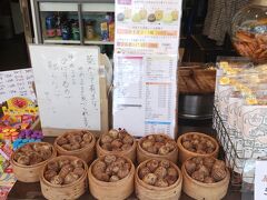 中山名物のきぬかつぎ。茹でた里芋です。400円。