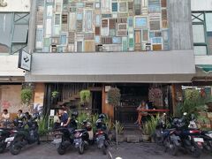 「H-Ostel Bali」。　
コテコテのBP宿です。ドミ専用です。今回はこういう宿は避けてきましたが、いたし方ない。とりあえずこの宿で様子見です。