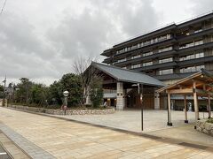 　白玉の湯　泉慶に着きました。
　泉慶グループとして、白玉の湯泉慶、白玉の湯華鳳、別邸越の里の旅館があります。スタッフも若くて元気が良く、丁寧に接待してくれました。
　