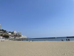 15分ほど歩いて、熱海サンビーチまで行きました。