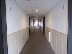 【高知はりまや橋西鉄イン】

「客室階の廊下」
2泊3日の最終日。
朝食は外に食べにいきます。