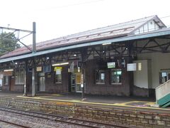 10:55「登別駅」、おととしのレンタカー旅行ででも来訪。大きなヒグマの剥製がお出迎えします。