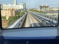 お台場での私の楽しみ
ゆりかもめ一日券買って最前列で何度か楽しみます
子供がいたら席を譲らないといけないので次の出発まで待ちます