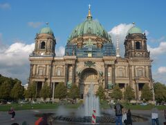 17：20頃にベルリン大聖堂に到着です。戦争で大破しましたが、再建されました。大きくて力強さを感じます。