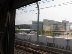 車窓右手に 京都競馬場を見ながら
電車に揺られること 約３０分
　
