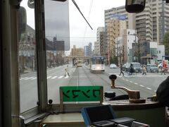 熊本城見学の後は、市電に乗り移動します。