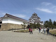 　鶴ヶ城公園にも桜があるのですが、咲いていませんでした。残念。