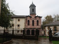 Convento e Iglesia de Santa Clara Clarisas (サンタ・クララ修道院)　バスク議事堂の庭から。