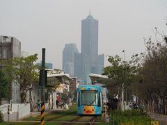 ラバーダックラッピング車両も駁二蓬莱駅で停車