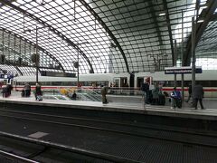 前日ICEでベルリン中央駅に着いた。