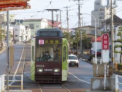 来ました、始発の市電。すぐに折り返します。