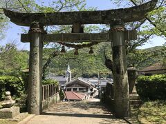 崎津諏訪神社からの津崎教会の眺め。
