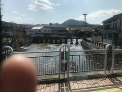 天草バスターミナル～富岡港間のバスの車窓。
天草バスターミナルを出て直ぐに見える祇園橋。

1832年（天保3年）建造。長さ28.6m・幅3.3mの国指定文化財の石造桁橋。