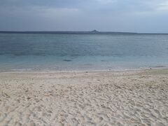 瀬底ビーチ！
伊江島タッチューが見えます。