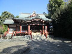 武蔵野八幡宮拝殿　創建は789年、ご祭神は誉田別尊、比売大神、大帯比売命です。坂上田村麻呂が宇佐八幡の御分霊を祀ったのが始まりとされる。鳥居を潜ると、道標と庚申供養塔が建っています。正面に本堂、その他、大島、出雲、三島、瘡守、稲荷、須賀、厳島の各境内社、ご神木、神楽殿があります