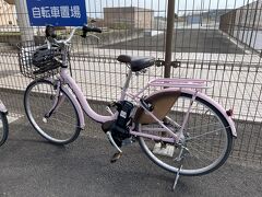 坂元駅で下車し、駅前の直売所で電動自転車を借りました。

レンタサイクルは無料でした。