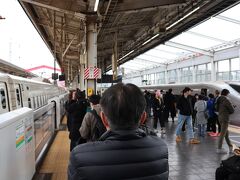 しかし、当日は新岩国駅で人身事故があり、岡山駅で運転打ち切りに…
この時点で1時間50分ほど遅れており、広島駅から乗る予定だった観光列車etSETOraには乗れず…
後続のこだまで広島に向かいます
