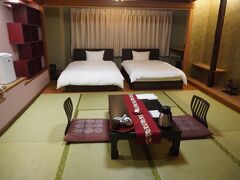 今宵の宿泊先は高知市内の「ホテル高砂」
和洋室
禁煙　和モダンルーム☆（ツインベッドと和室８畳）
セミダブルベット120×195センチ×2台
